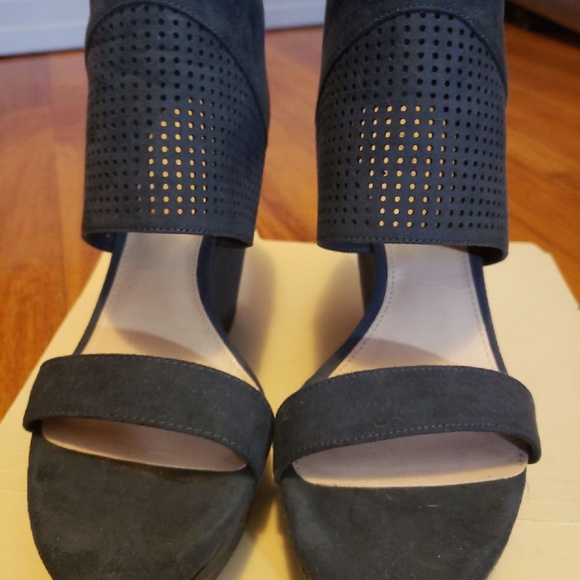 Like New Bar III Platform Sandals - Picture 2 of 6